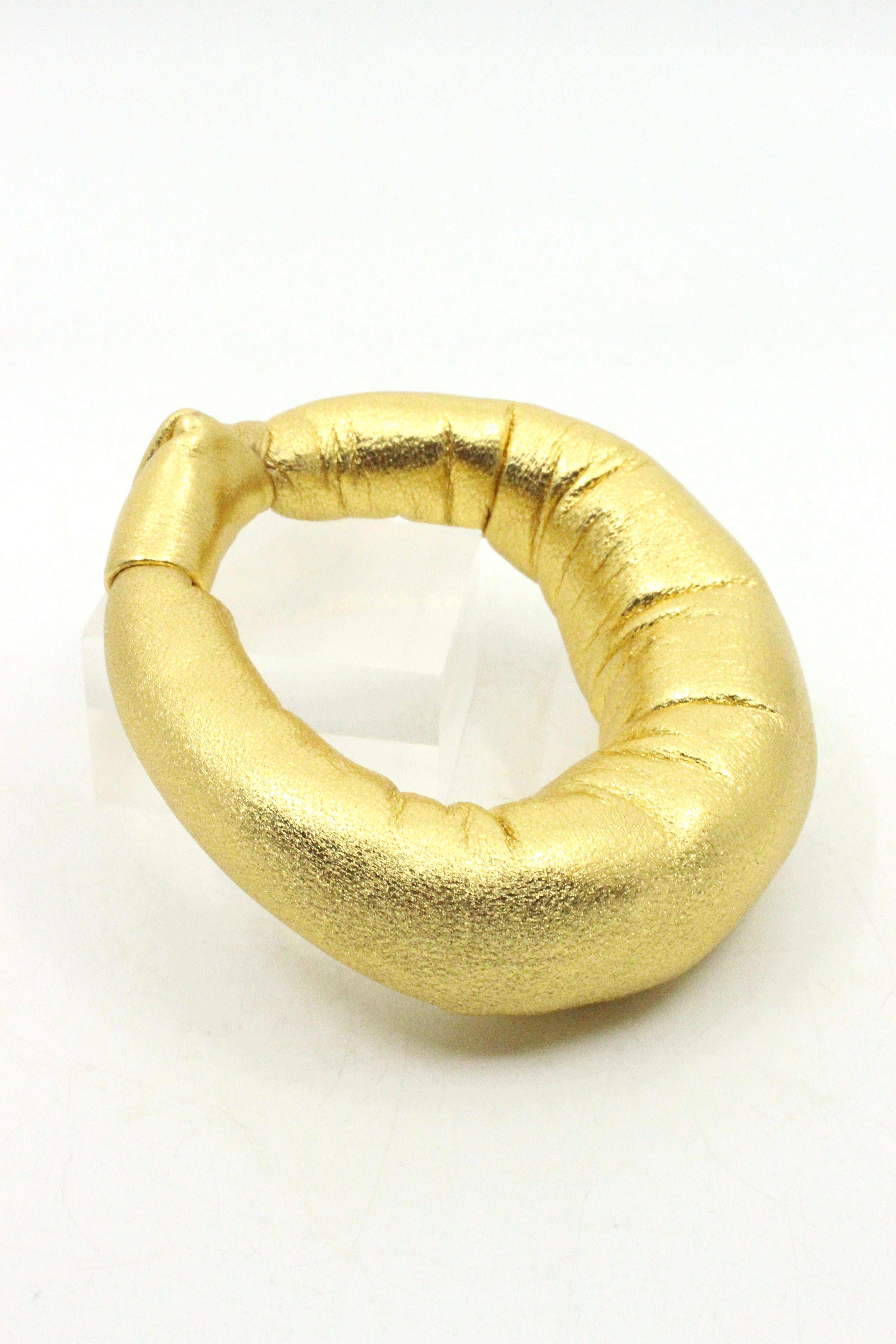 Knot Bangle Leather ASO Design