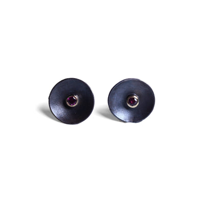 Small Oxidised Daisy Studs with 3.5 mm Rhodolite Garnet