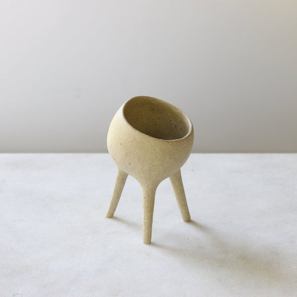'Waiting' set - Form 09 Ceramics (Exhibition) Raquel Diniz 