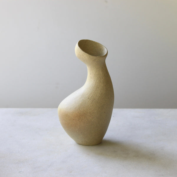 'Waiting' set - Form 02 Ceramics (Exhibition) Raquel Diniz 
