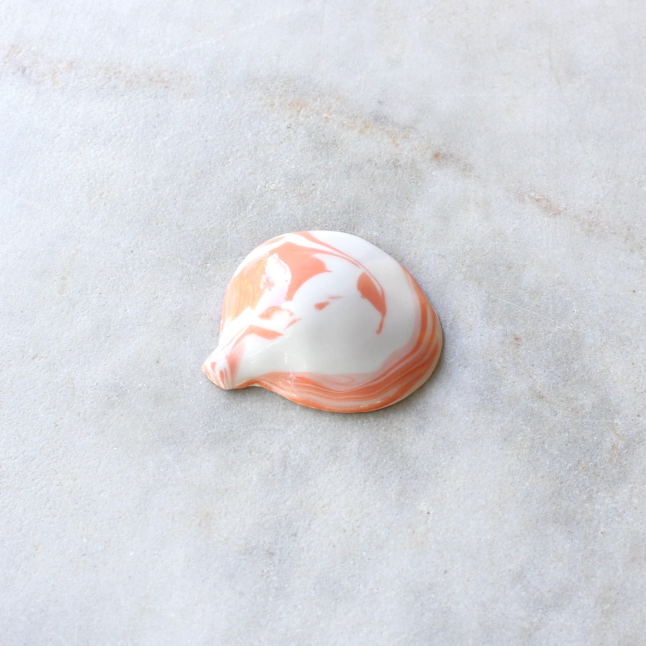 Orange marbled disc Ceramics Minqi Gu 