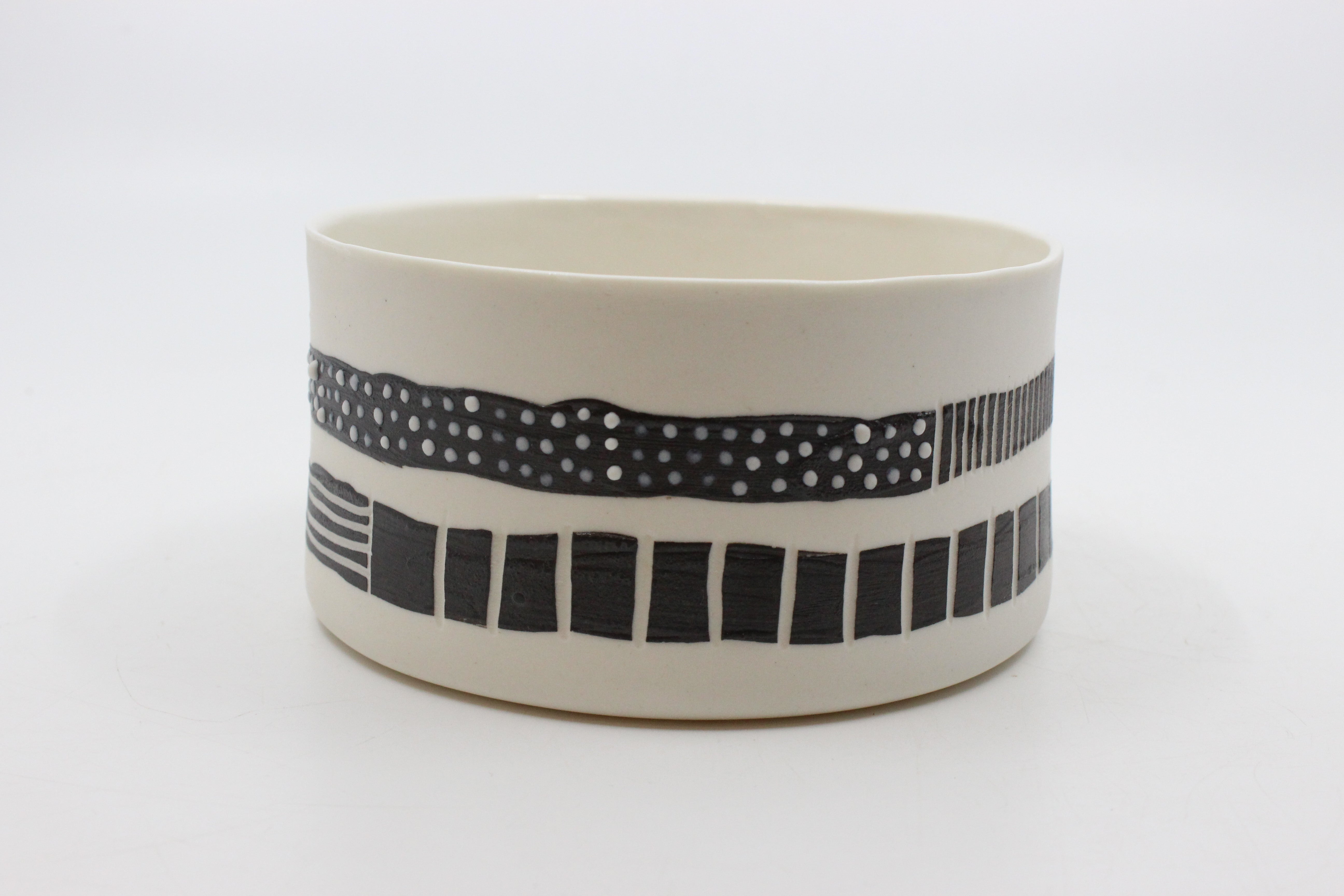 Serving Bowl - Medium Ceramics Avi Amesbury 