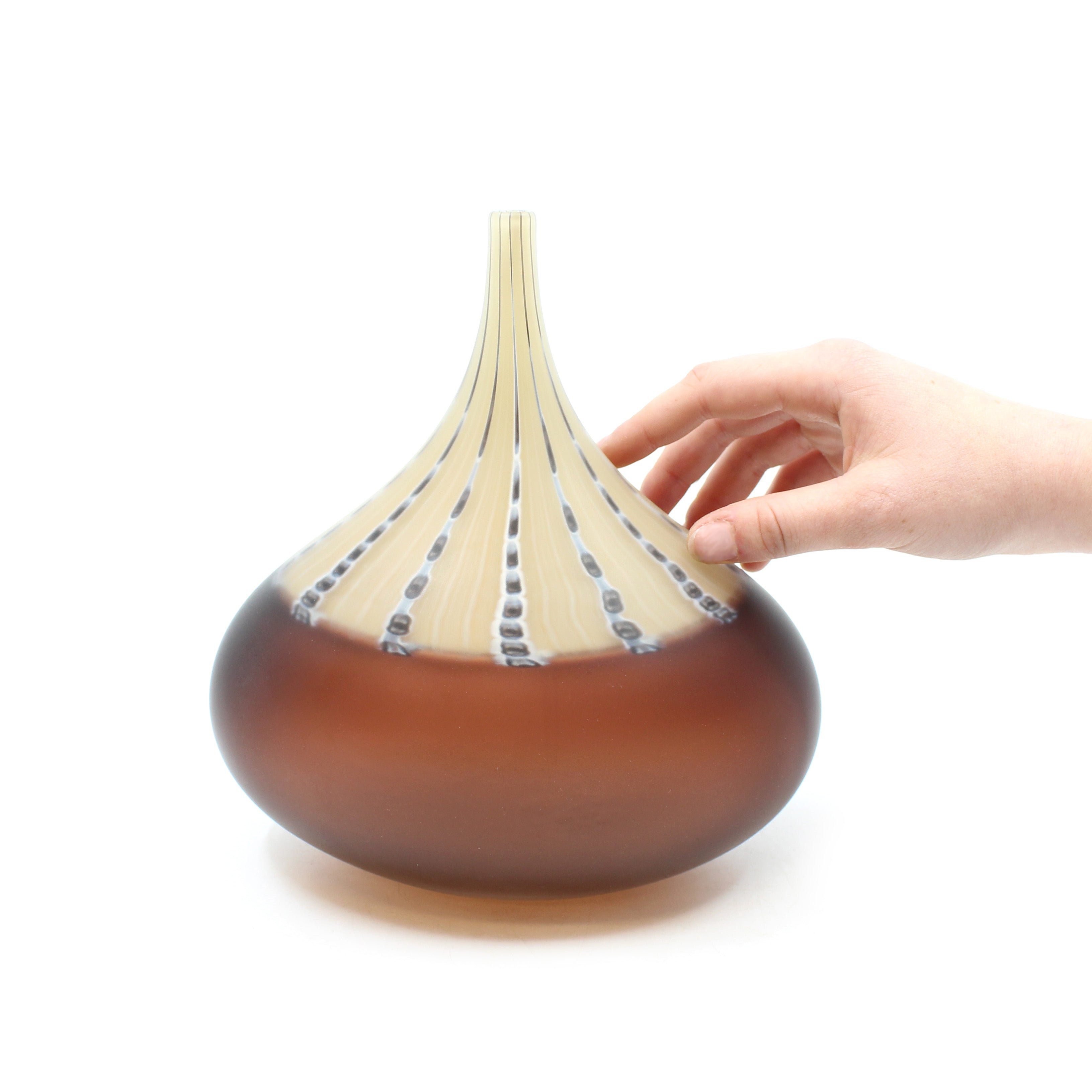 Encalmo tall neck vessel