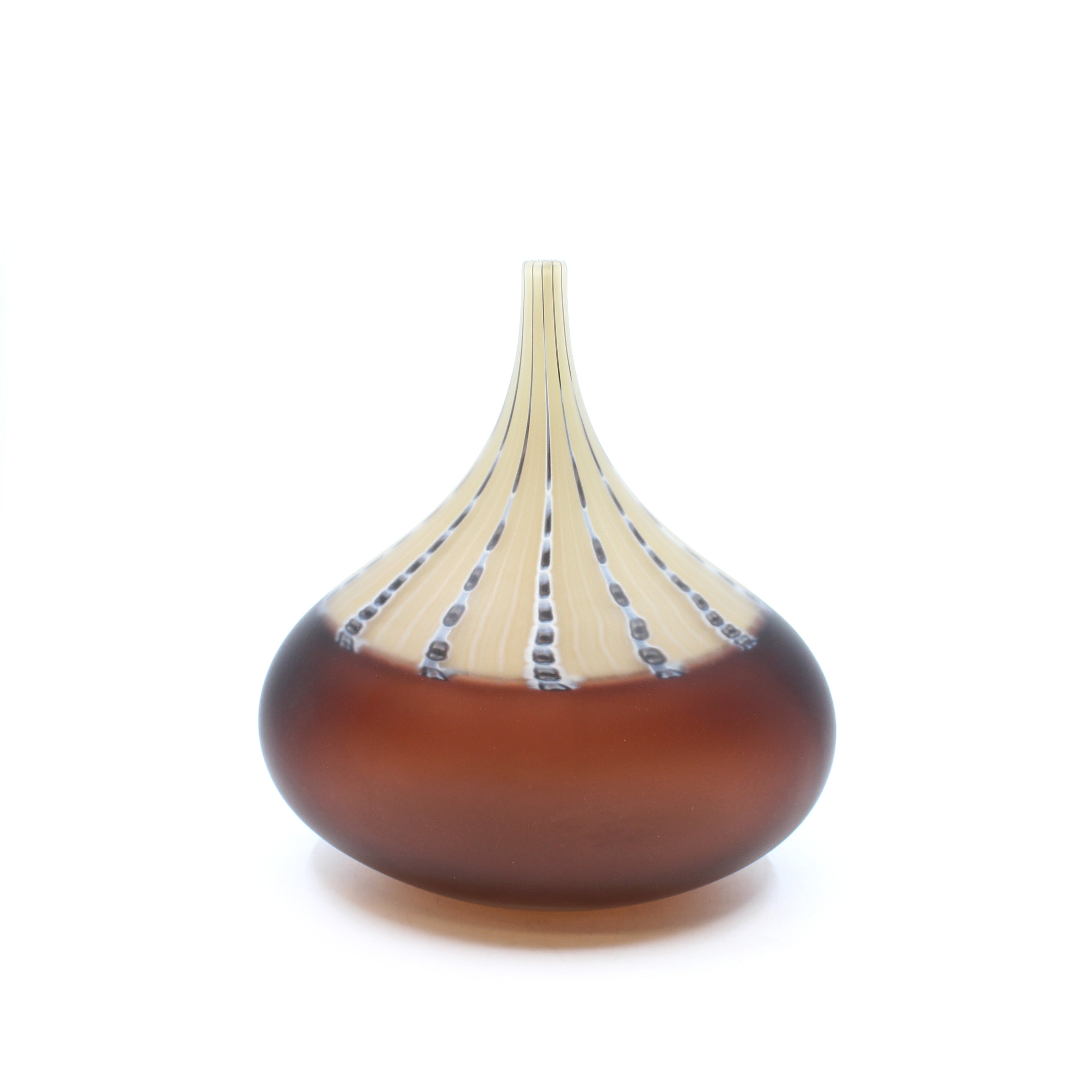 Encalmo tall neck vessel