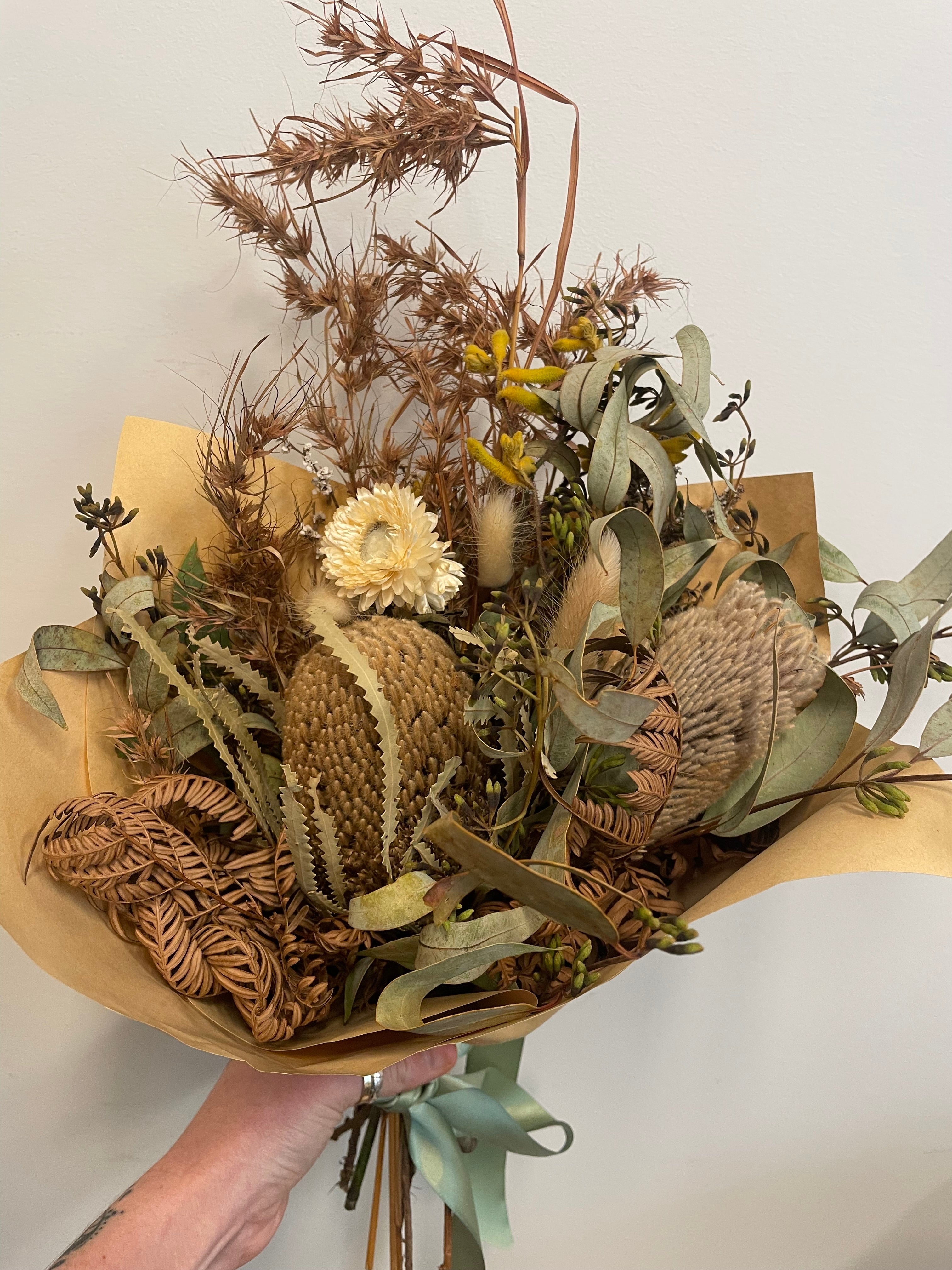 WHIG003 - Snakes and Lovers - Dried Native Bouquet Medium